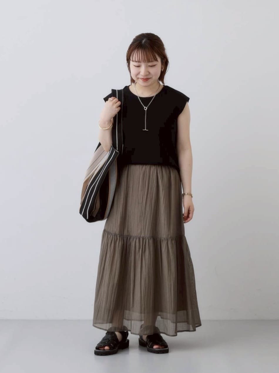 sakuさんの「INDIVI｜【2点セット／着回し◎】ノースリーブ＆ティアードスカート カセット服」を使ったコーディネート