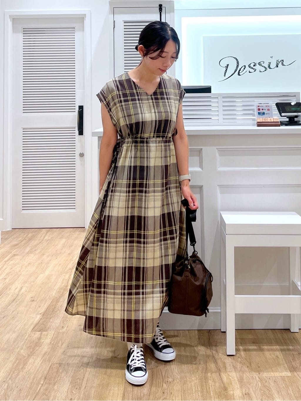 canaさんの「Dessin｜【リンクコーデ・洗える】ウエストドロスト付きチェック柄ワンピース」を使ったコーディネート