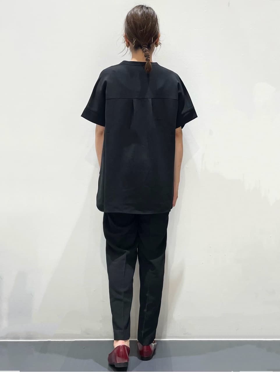 ともも。さんの「OPAQUE.CLIP｜《5色展開／SS-LLサイズ》スキッパー金ボタンブラウス／セットアップ対応【防シワ／ストレッチ／洗濯」を使ったコーディネート