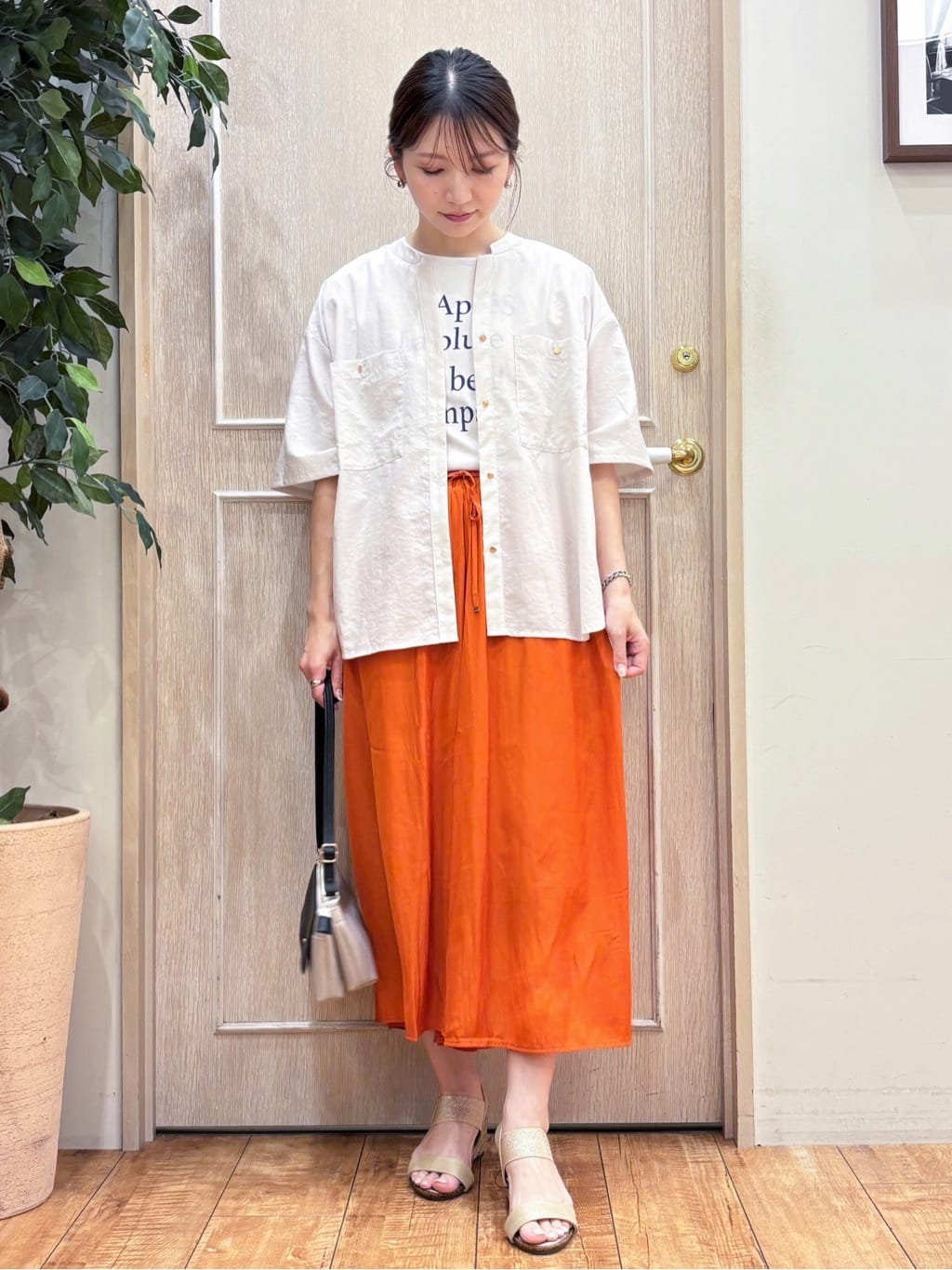 なみさんの「SHOO･LA･RUE｜【S-LL/裏地ひんやり】スカート見えで上品に マットサテンスカーチョ」を使ったコーディネート