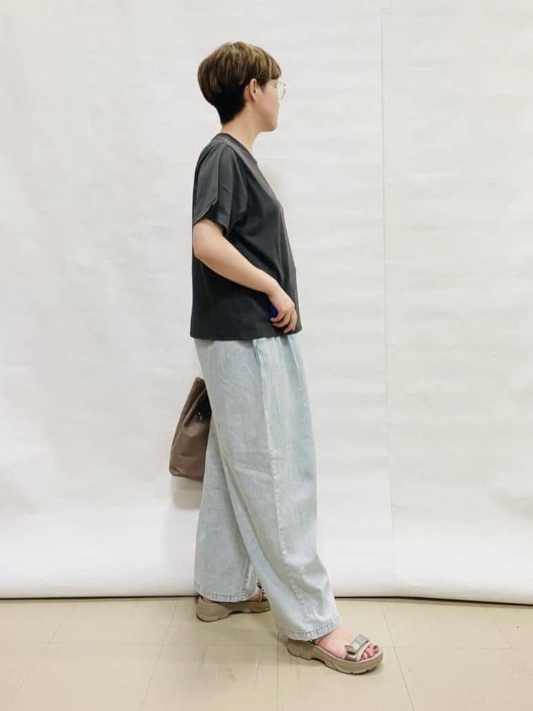 なっちゃんさんの「SHOO･LA･RUE｜暑い夏も軽やかに デニムイージーワイドパンツ」を使ったコーディネート