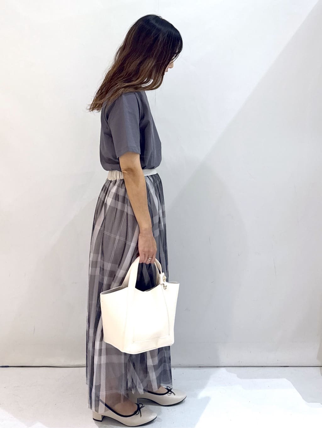 hirokoさんの「OPAQUE.CLIP｜スパンコール刺繍ロゴTシャツ【洗濯機洗い可／接触冷感／UVケア】」を使ったコーディネート