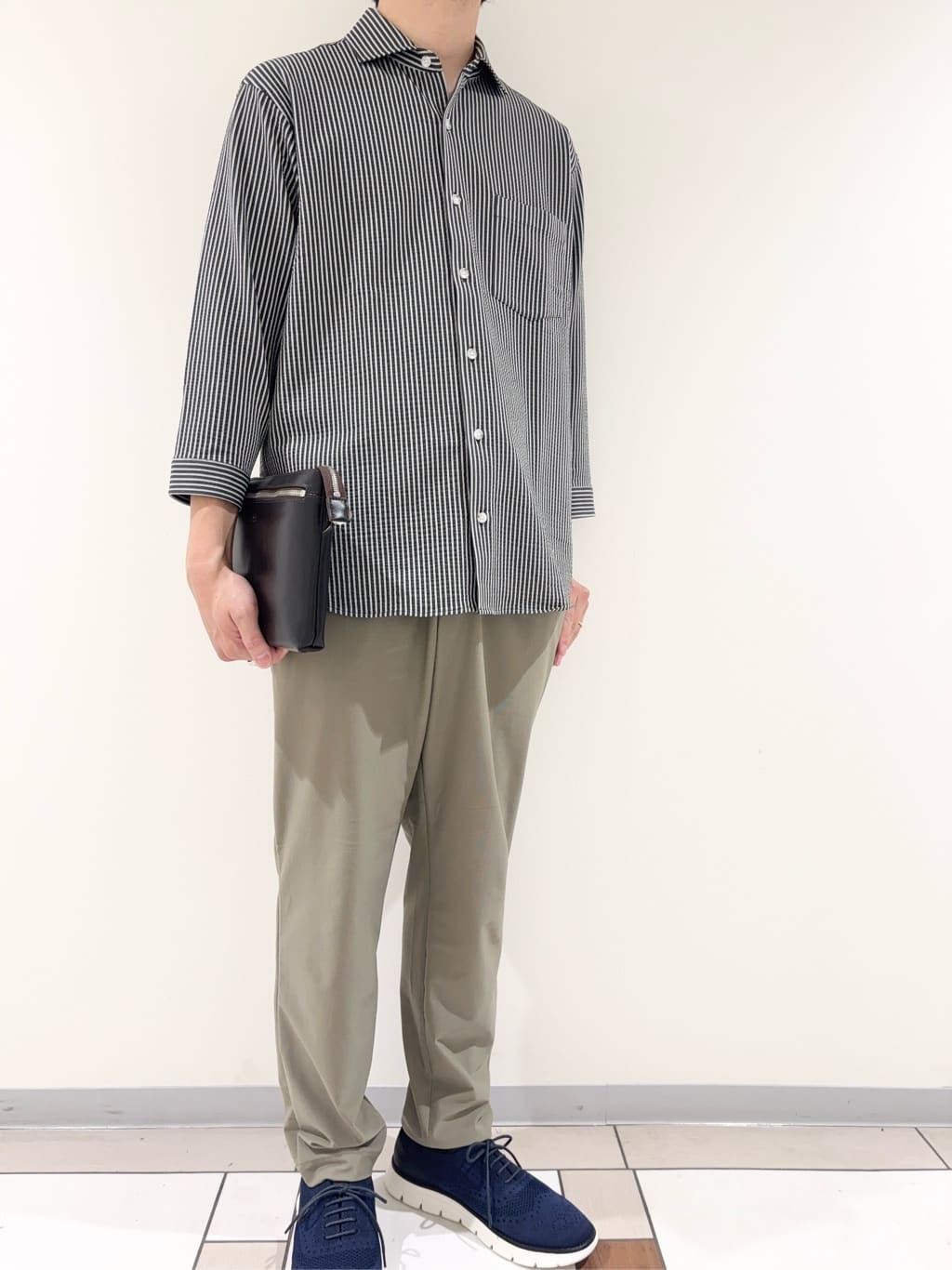 及川さんの「TAKEO KIKUCHI｜【COOL CITY WEAR】エアートール パンツ /接触冷感・通気性」を使ったコーディネート