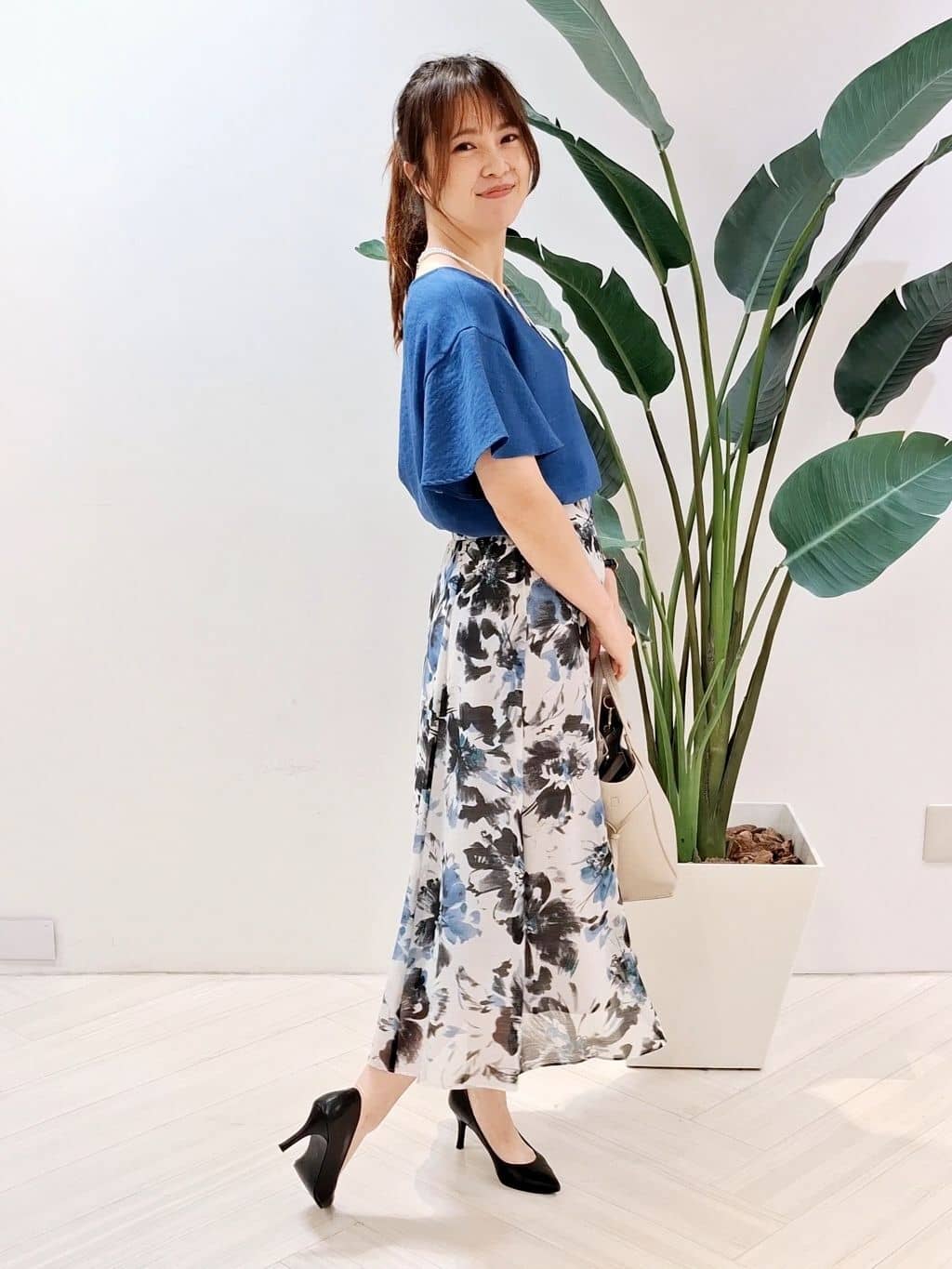 YuKaRiさんの「UNTITLED｜【シアー/後ろウエストゴム】ペイントフラワースカート」を使ったコーディネート