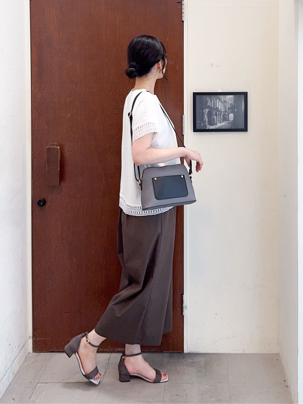 𝐇𝐢𝐫𝐨𝐦𝐢さんの「SHOO･LA･RUE｜【S-LL/ひんやり】インせず決まる 楽してきれいなレース付きトップス」を使ったコーディネート
