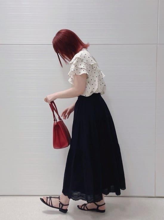 みちるさんの「SHOO･LA･RUE｜【無地/ドット柄】お袖フリルが華やぐ きれいめブラウス」を使ったコーディネート