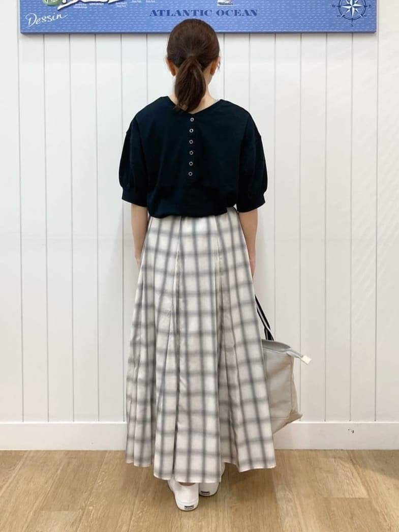 yoshiさんの「Dessin｜【360度可愛い/前後2WAY/洗える】ライトコットンヘンリーカットソー」を使ったコーディネート
