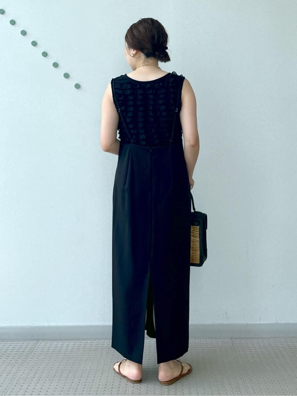 Soeさんの「DRESSTERIOR｜◆【美人百花/モデル美香着用】コンフォートアイラインキャミワンピース」を使ったコーディネート