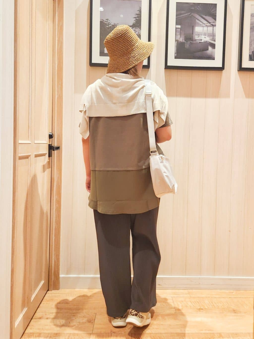 れーやんさんの「SHOO･LA･RUE｜【S-LL/UV/吸水速乾】きれいに体型カバー Aライン チュニックワンピース」を使ったコーディネート