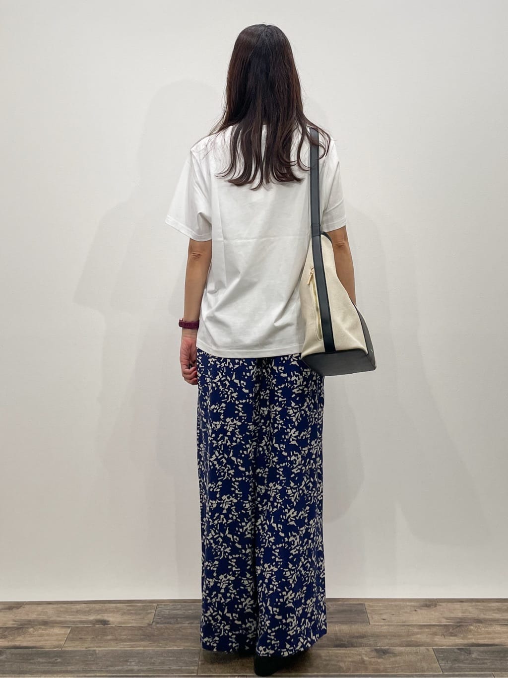 Aikoさんの「OPAQUE.CLIP｜風景イラストプリントTシャツ」を使ったコーディネート