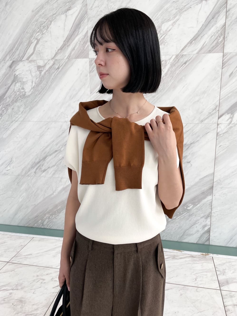 NATSUMIさんの「grove｜【洗える】シンプルに映える、ラグランスリーブカーディガン」を使ったコーディネート