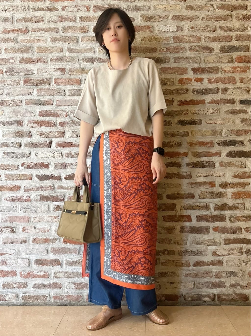しばさんの「THE SHOP TK｜麻調メッシュブラウス【二の腕カバー/洗える】」を使ったコーディネート