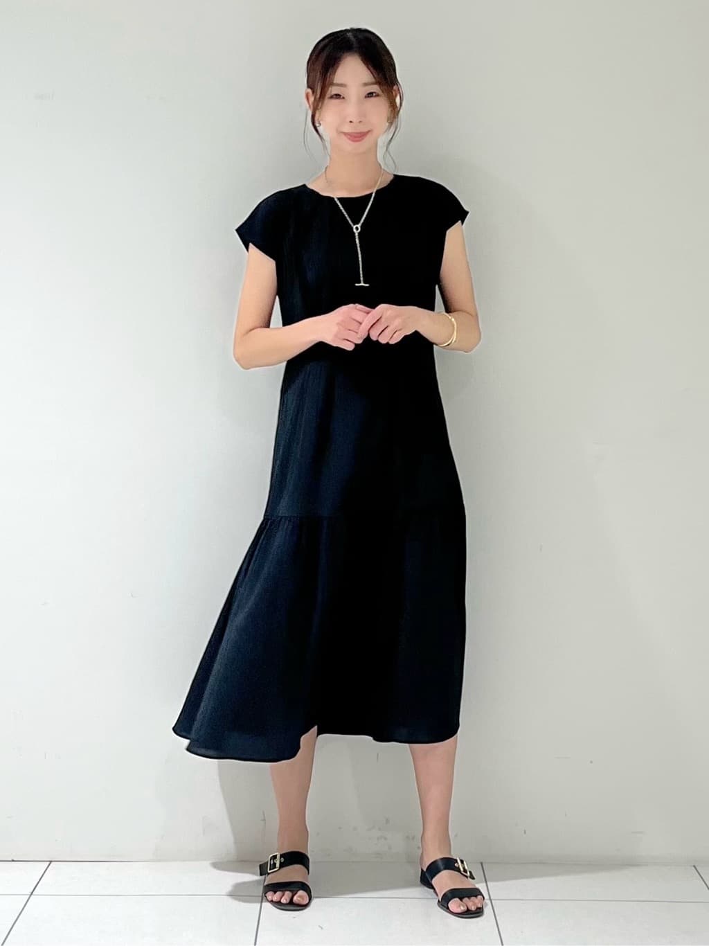 shioriさんの「INDIVI｜【1枚でコーデ完成！】タックワンピース」を使ったコーディネート