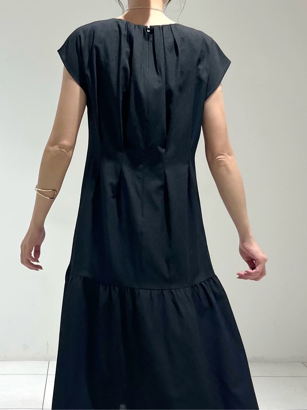 shioriさんの「INDIVI｜【1枚でコーデ完成！】タックワンピース」を使ったコーディネート