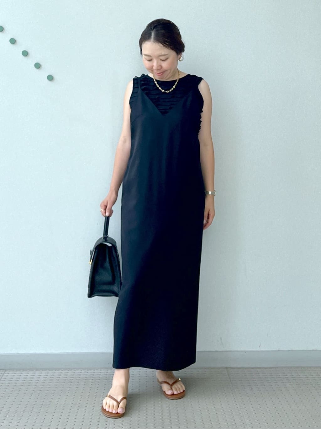 Soeさんの「DRESSTERIOR｜◆【美人百花/モデル美香着用】コンフォートアイラインキャミワンピース」を使ったコーディネート