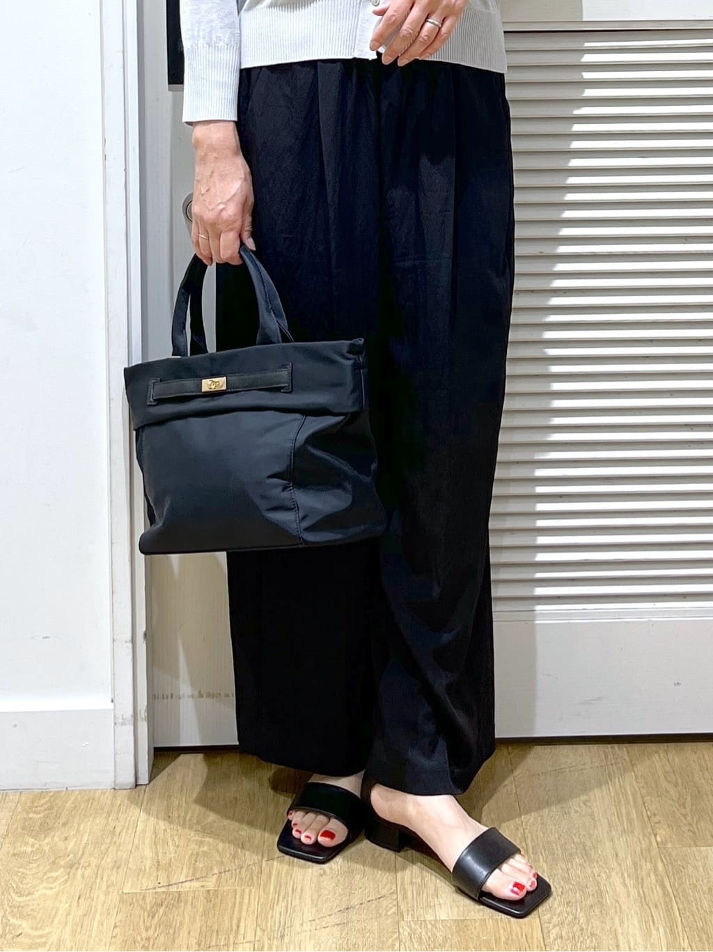 Miyazakiさんの「Dessin｜【洗える】キーネックカーディガン」を使ったコーディネート