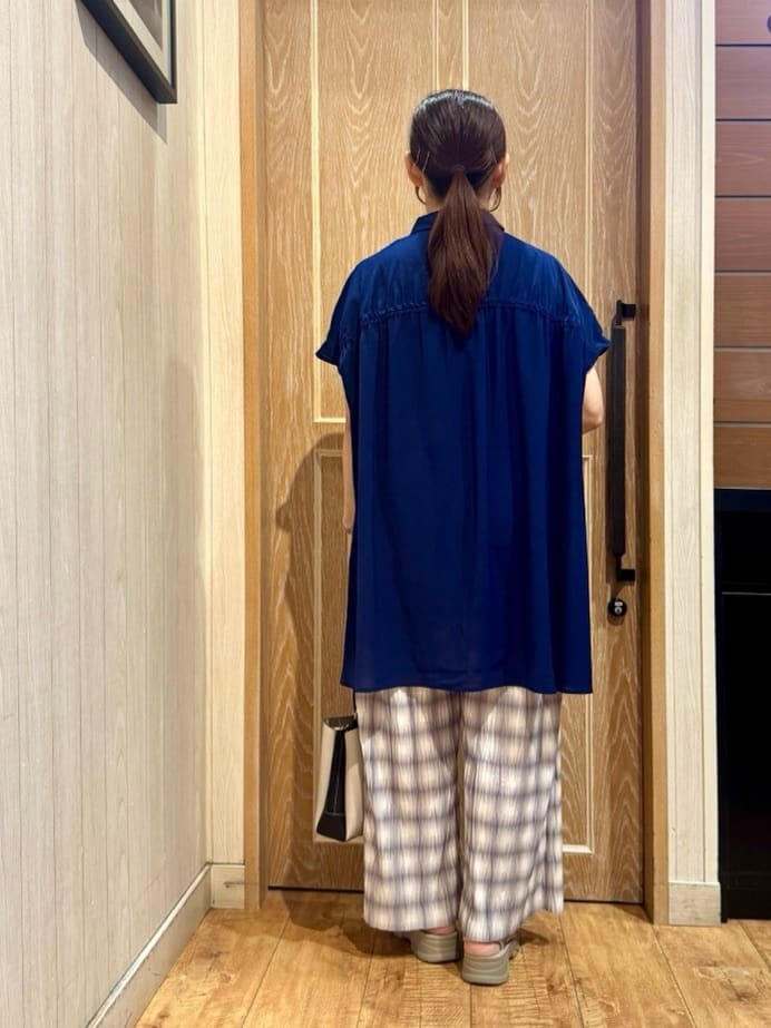 KAORIさんの「SHOO･LA･RUE｜【S-LL/体型カバー】さらりとしたタッチが心地よい バックギャザーブラウス」を使ったコーディネート
