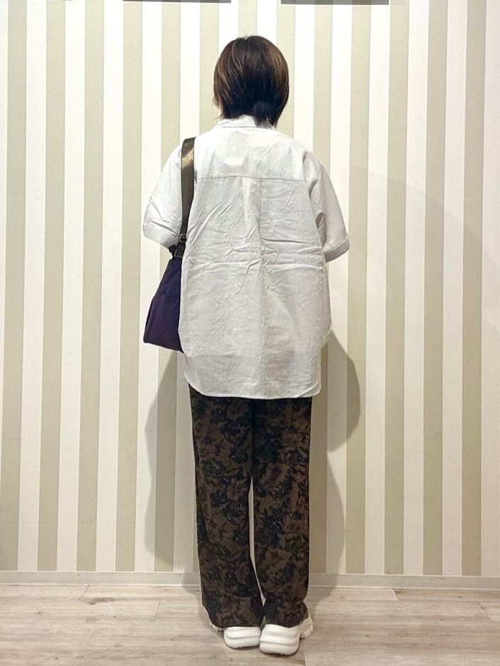 pieceさんの「SHOO･LA･RUE｜【S-LL/UV/接触冷感/抗菌防臭】体型を自然にカバー フレンチリネンブレンド襟付ドルマンシャツ」を使ったコーディネート