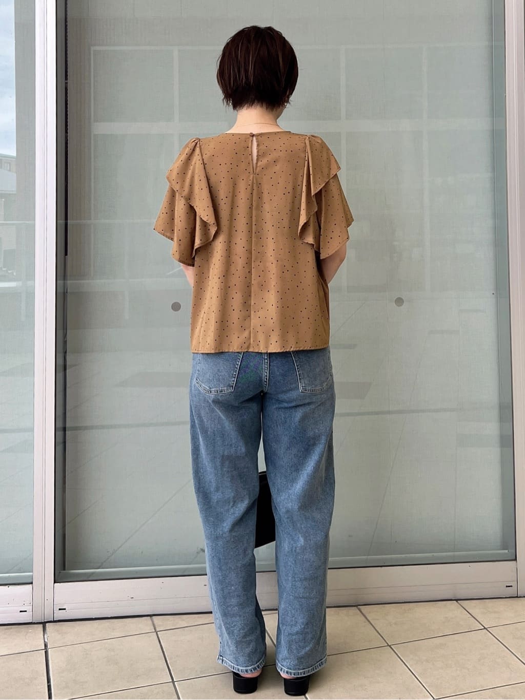 yo-koさんの「OPAQUE.CLIP｜ランダムドットフリルブラウス【洗濯機洗い可】」を使ったコーディネート