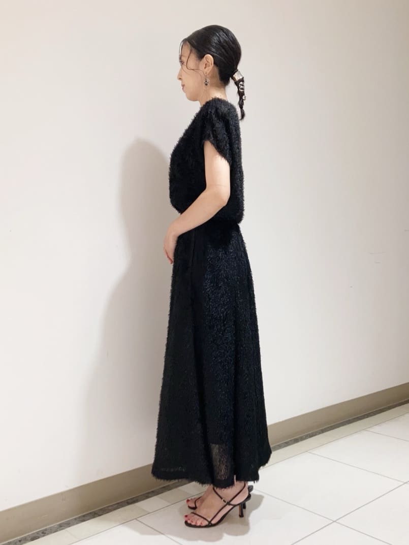 環さんの「UNTITLED｜【セットアップ可/洗える】フェザーフレンチスリーブブラウス」を使ったコーディネート