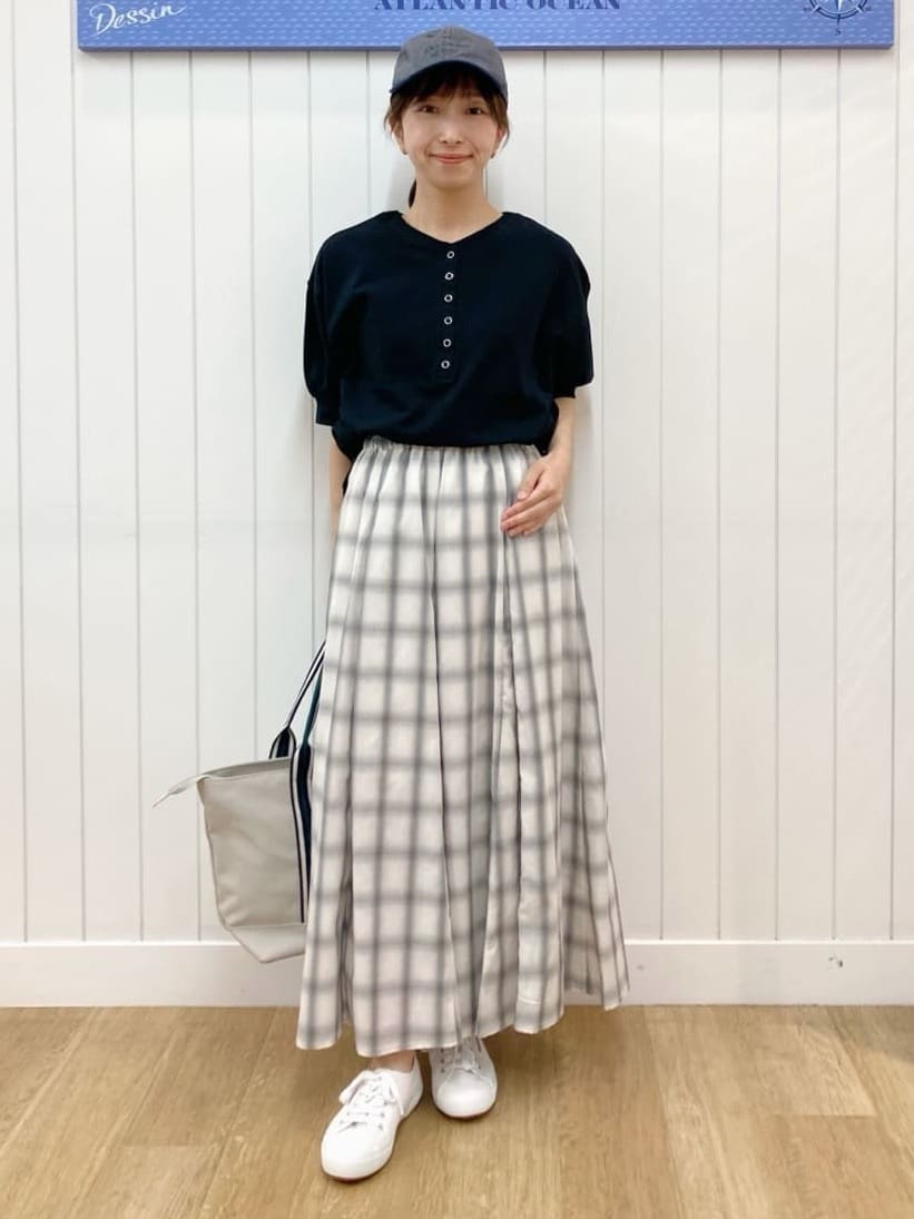 yoshiさんの「Dessin｜【360度可愛い/前後2WAY/洗える】ライトコットンヘンリーカットソー」を使ったコーディネート
