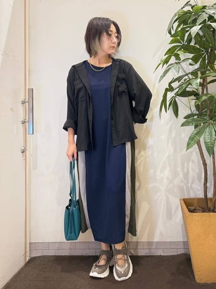 misakiさんの「SHOO･LA･RUE｜【S-LL/ひんやり】全身すっきり見えが楽に叶う サイド切替 バイカラーAラインワンピース」を使ったコーディネート