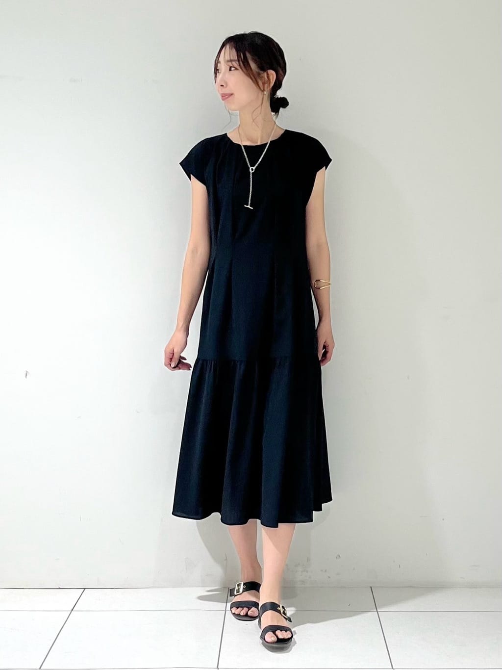 shioriさんの「INDIVI｜【1枚でコーデ完成！】タックワンピース」を使ったコーディネート