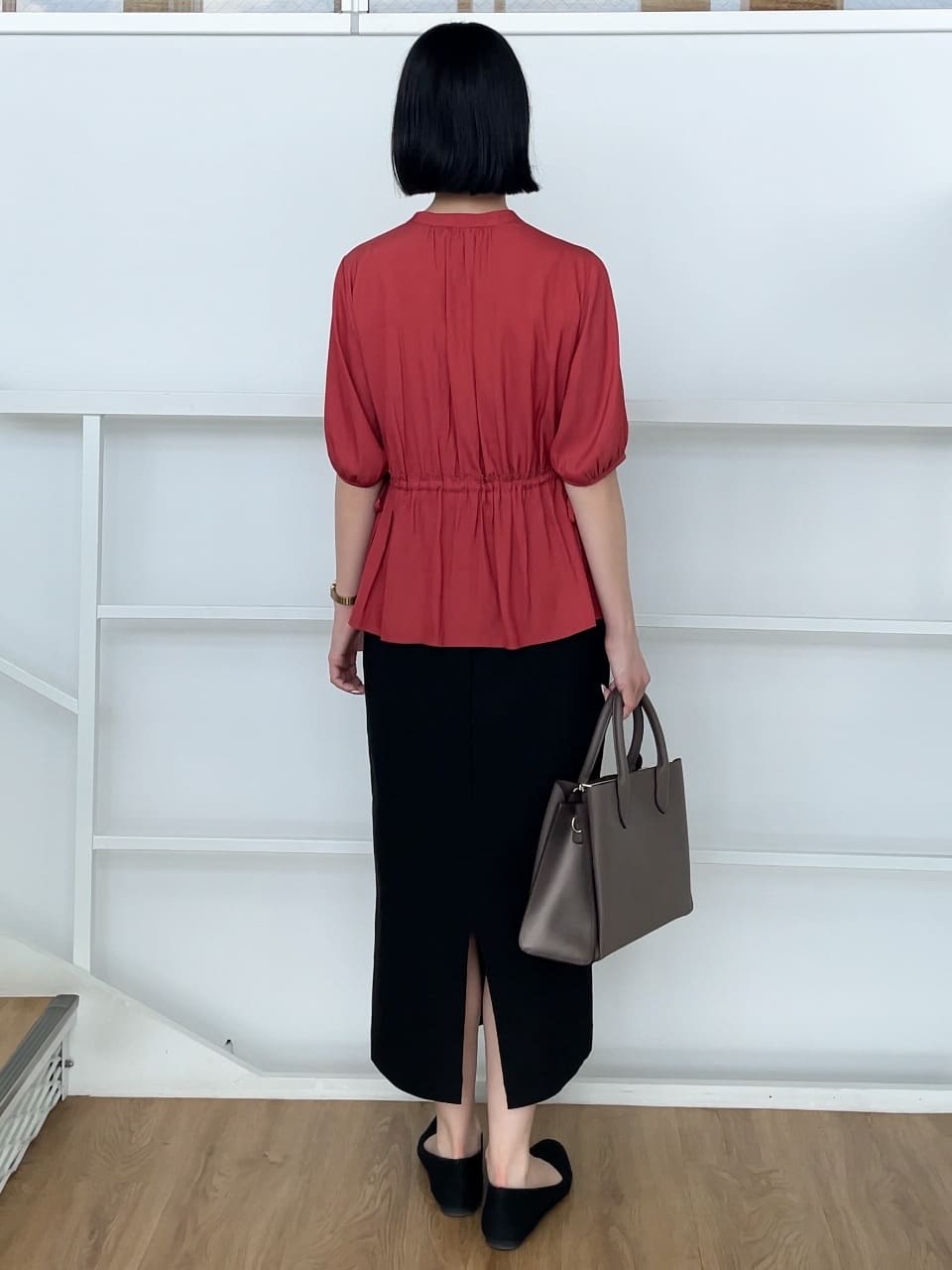 NATSUMIさんの「grove｜【二の腕/体型カバー】メリハリシルエットが叶うシャーリングブラウス」を使ったコーディネート