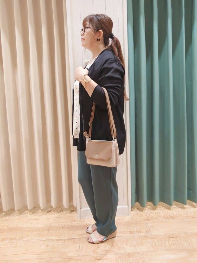 タガさんの「SHOO･LA･RUE｜【S-LL/ひんやり/UV】手の甲まで隠れる トッパーカーディガン」を使ったコーディネート