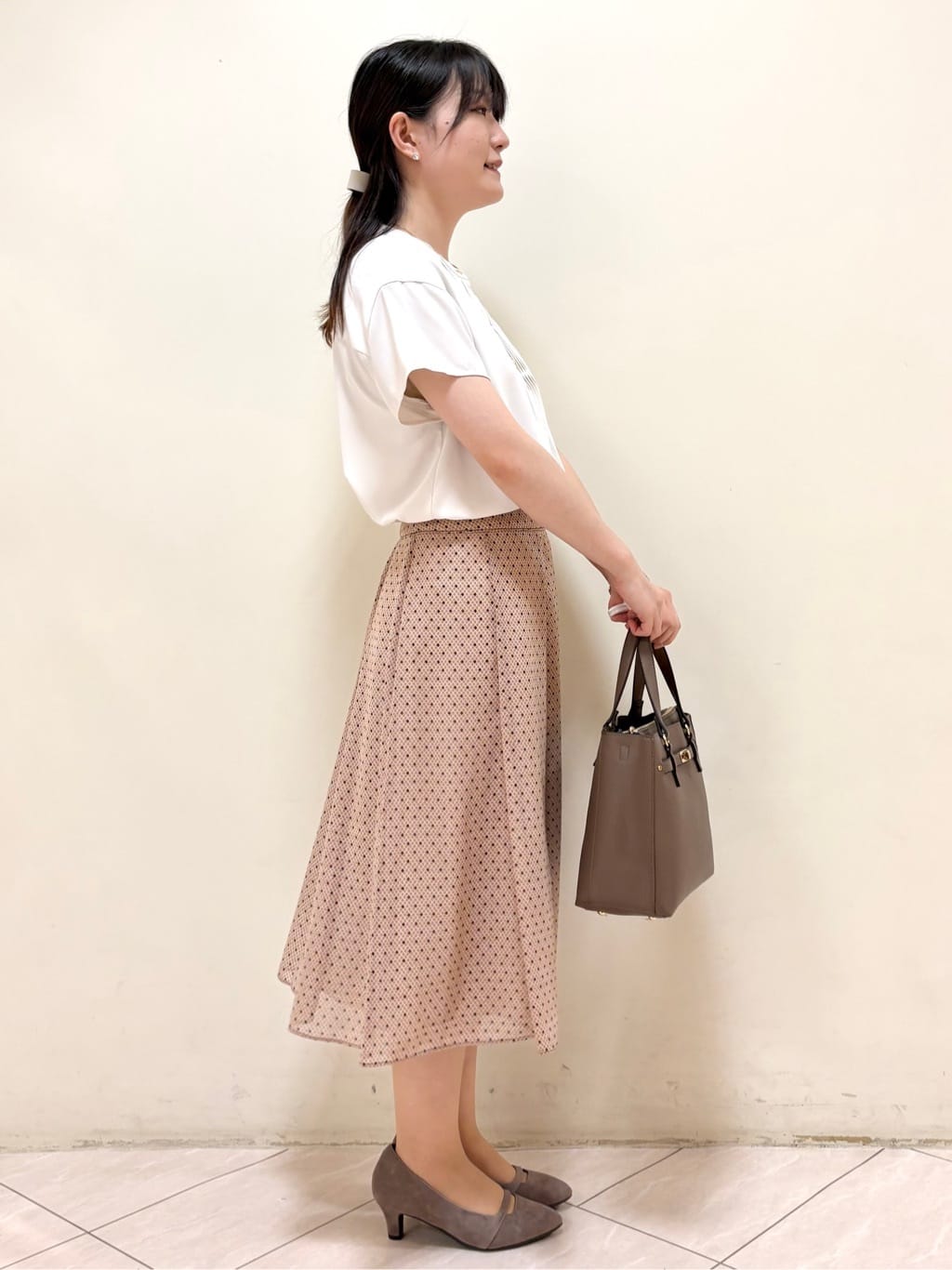 mikiさんの「Reflect｜【インナーに◎／すっきり見え！長め丈】タックデティールブラウス」を使ったコーディネート