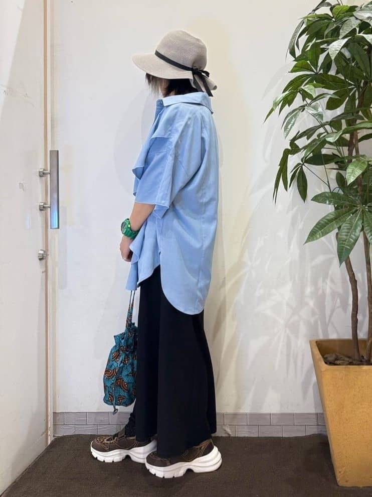 misakiさんの「SHOO･LA･RUE｜【洗える/S-LL】大きめのフリルが印象的 デザインブラウス」を使ったコーディネート
