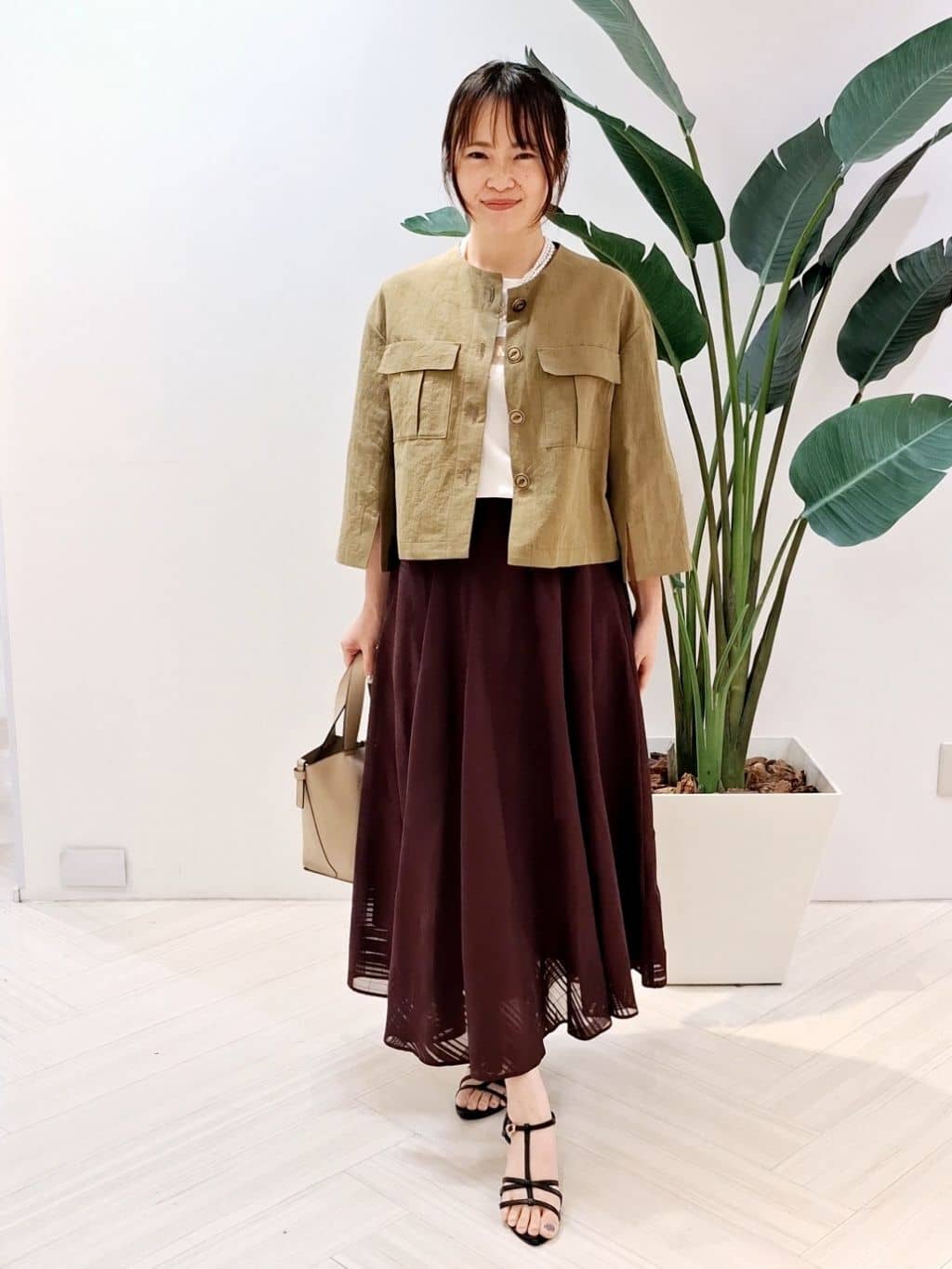 YuKaRiさんの「UNTITLED｜【コットン100/ゆったり/ショート丈/洗える】ベロアロゴTシャツ」を使ったコーディネート