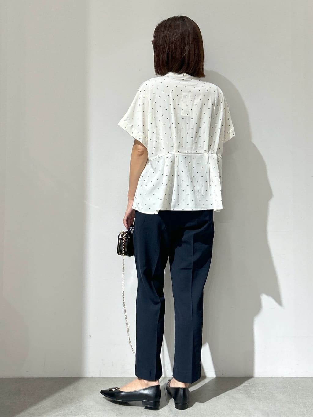NAKAさんの「OPAQUE.CLIP｜プリントペプラムブラウス【洗濯機洗い可】」を使ったコーディネート
