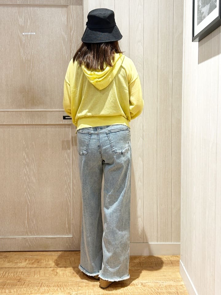 yukaさんの「SHOO･LA･RUE｜冷房対策にも 上品なシアー感のニットパーカ」を使ったコーディネート