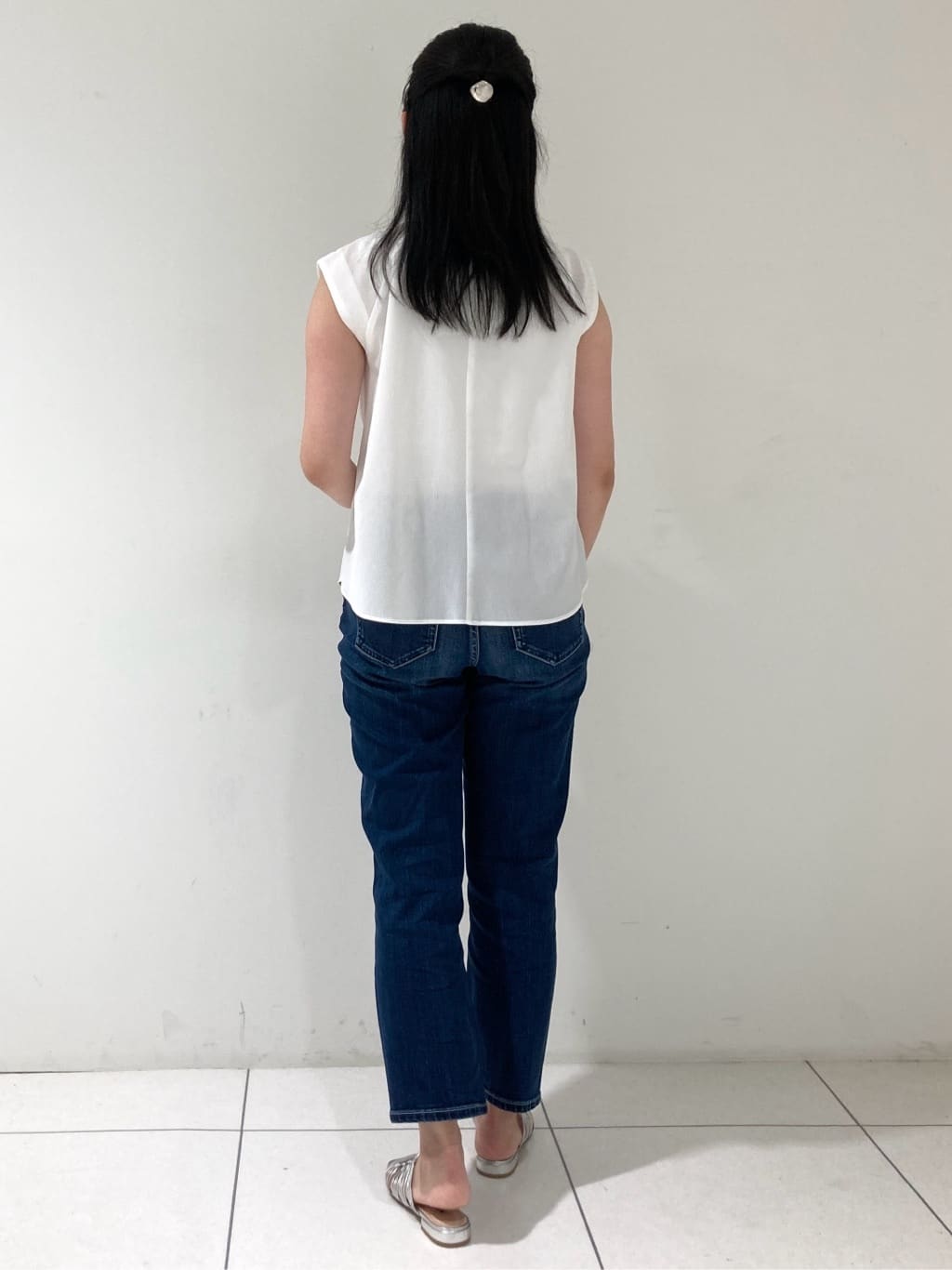 momokoさんの「INDIVI｜【クールエアー素材／UVケア／吸汗速乾】エアリータックブラウス」を使ったコーディネート