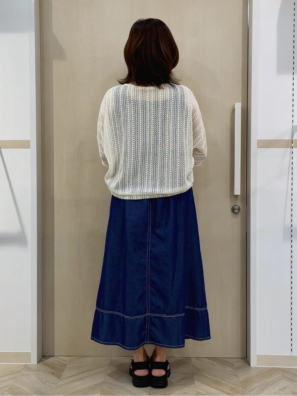 naoさんの「SHOO･LA･RUE｜【洗える/S-LL】季節の変わり目に 透かし柄が涼やか ジップブルゾン」を使ったコーディネート