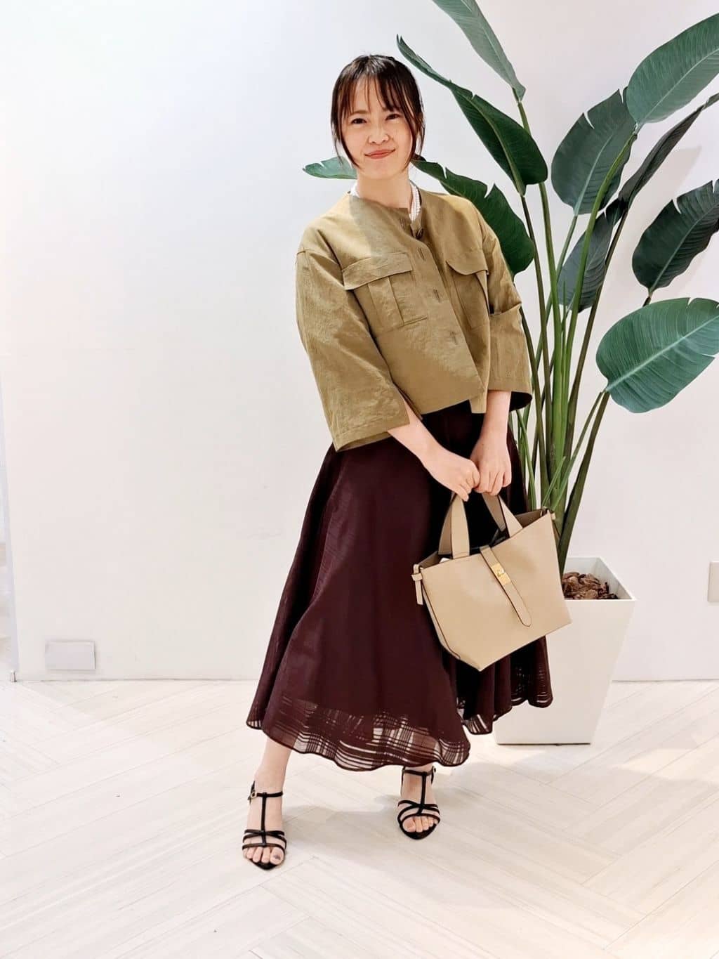 YuKaRiさんの「UNTITLED｜【コットン100/ゆったり/ショート丈/洗える】ベロアロゴTシャツ」を使ったコーディネート