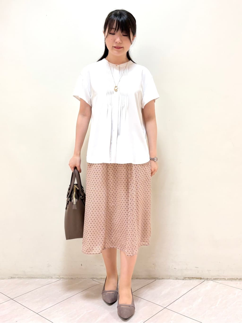 mikiさんの「Reflect｜【インナーに◎／すっきり見え！長め丈】タックデティールブラウス」を使ったコーディネート