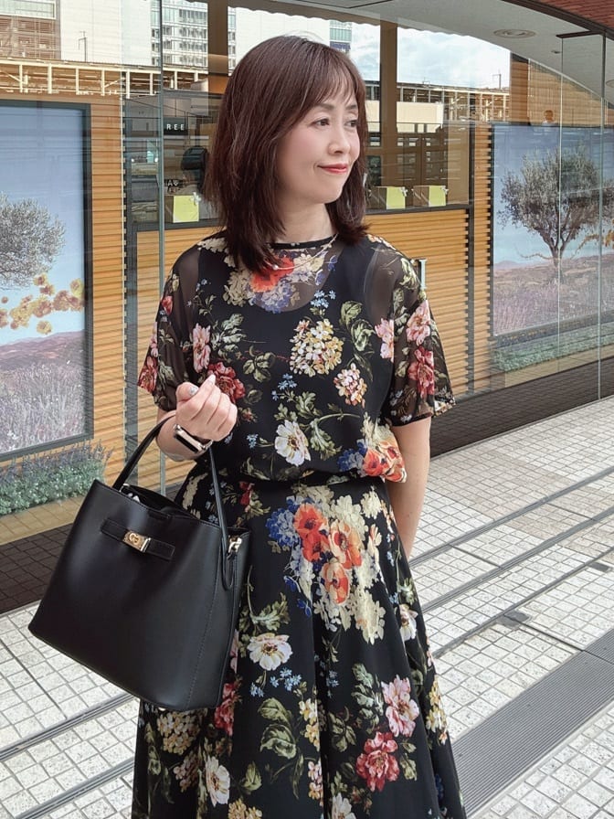 makiさんの「UNTITLED｜シャイニービーズネックレス」を使ったコーディネート