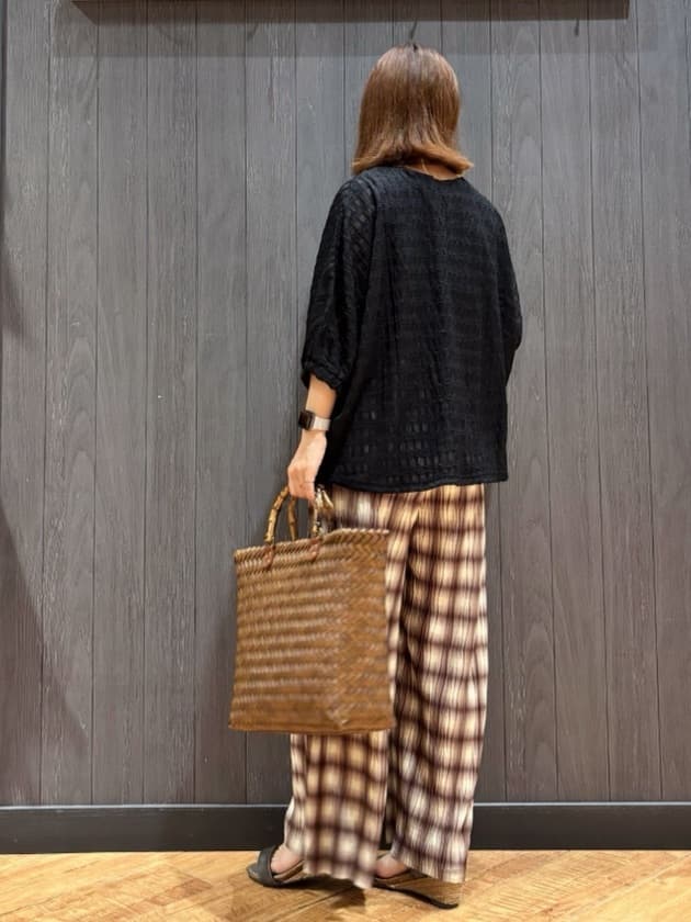 meiさんの「SHOO･LA･RUE｜【S-LL】涼やかで好印象 シアーチェック ドルマントップス」を使ったコーディネート