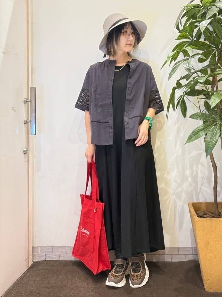 misakiさんの「SHOO･LA･RUE｜【S-LL/ひんやり】切替ラインですっきりと 1枚で着られるロングワンピース」を使ったコーディネート