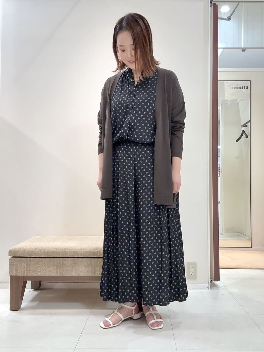 YUIさんの「UNTITLED｜【セットアップ可/リラクシー/通勤】スクエアジオメ柄ブラウス」を使ったコーディネート