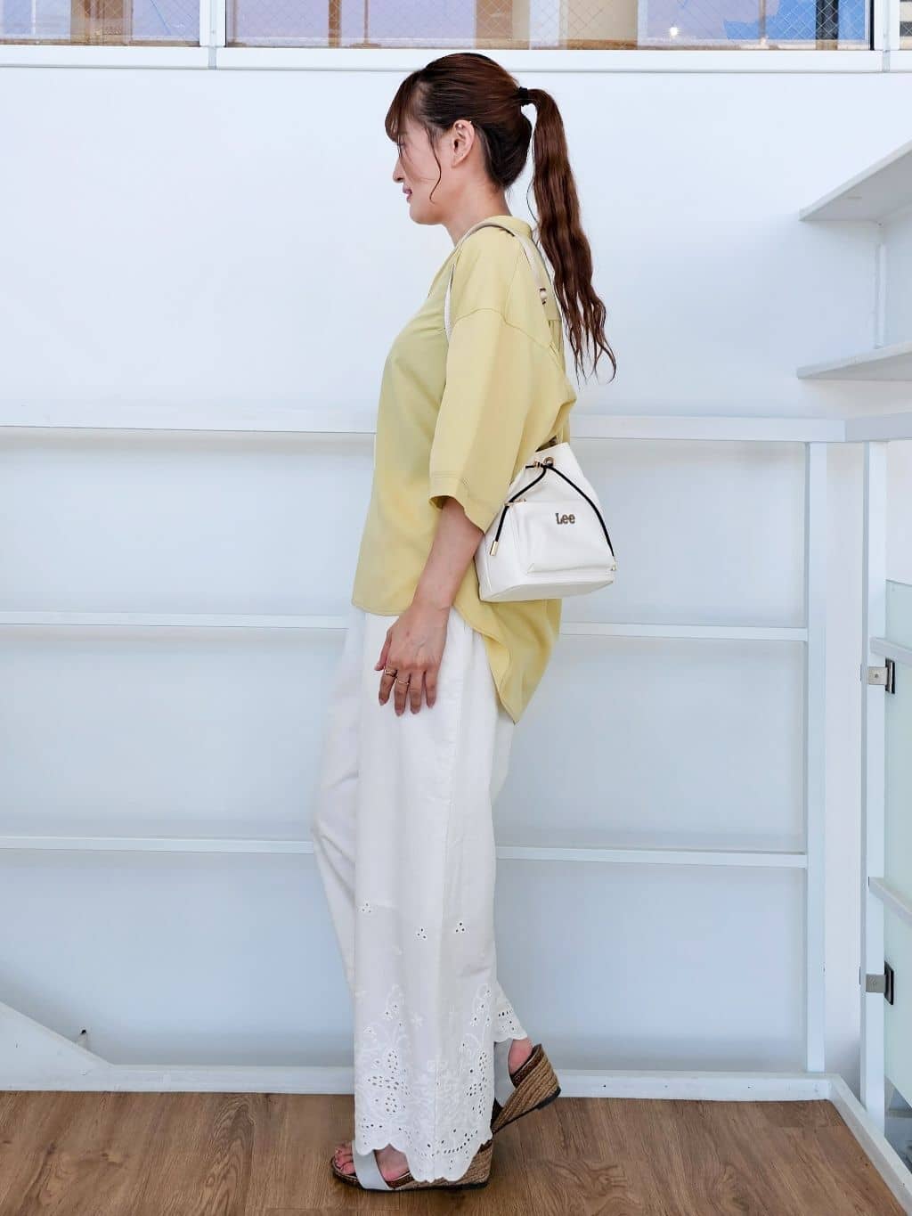 ゆゆさんの「SHOO･LA･RUE｜【S-LL/洗濯後しわになりにくい】バックギャザーがアクセント スッキパーブラウス」を使ったコーディネート