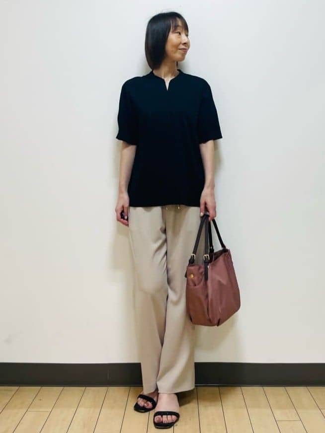 Riiさんの「Reflect｜【すっきり見え！長め丈／マシンウォッシュ可】スキッパーネックジャージトップス」を使ったコーディネート