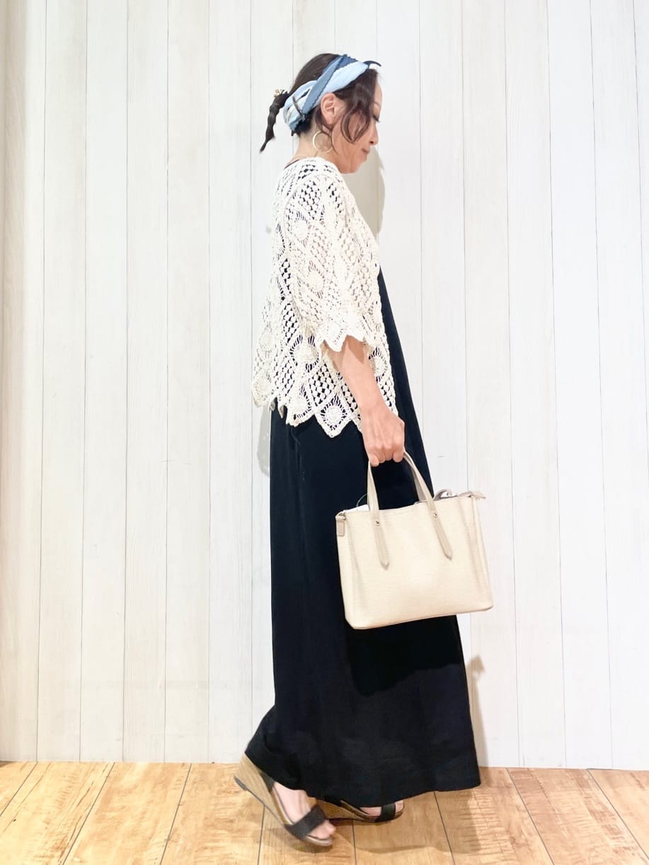 豆さんの「SHOO･LA･RUE｜【S-LL/ひんやり】切替ラインですっきりと 1枚で着られるロングワンピース」を使ったコーディネート