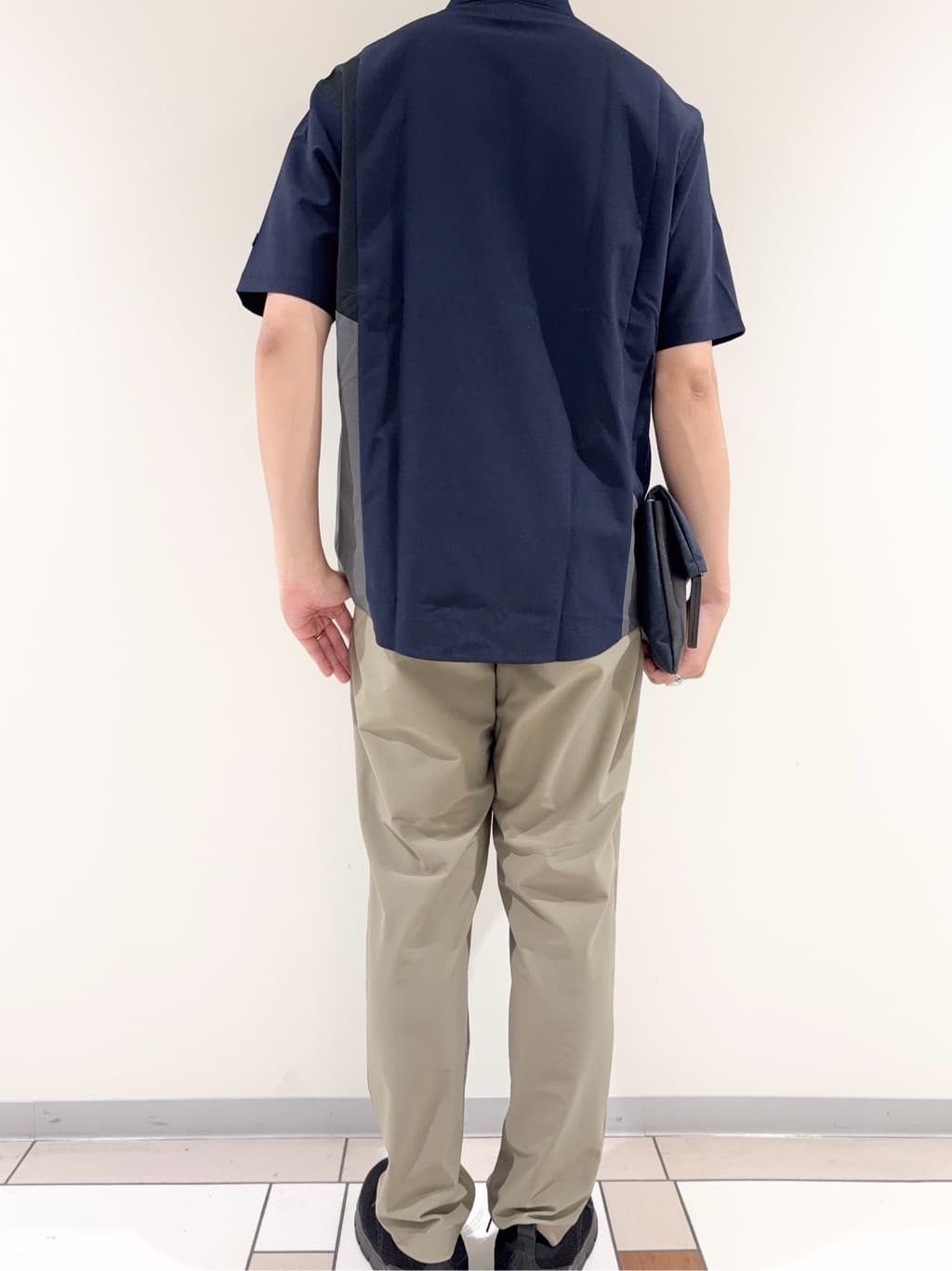 及川さんの「TAKEO KIKUCHI｜【COOL CITY WEAR】エアートール パンツ /接触冷感・通気性」を使ったコーディネート