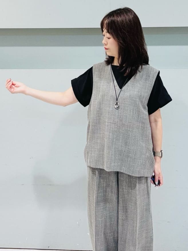 makiさんの「UNTITLED｜【セットアップ可/はっ水/通勤】リラククール 半袖ブラウス」を使ったコーディネート