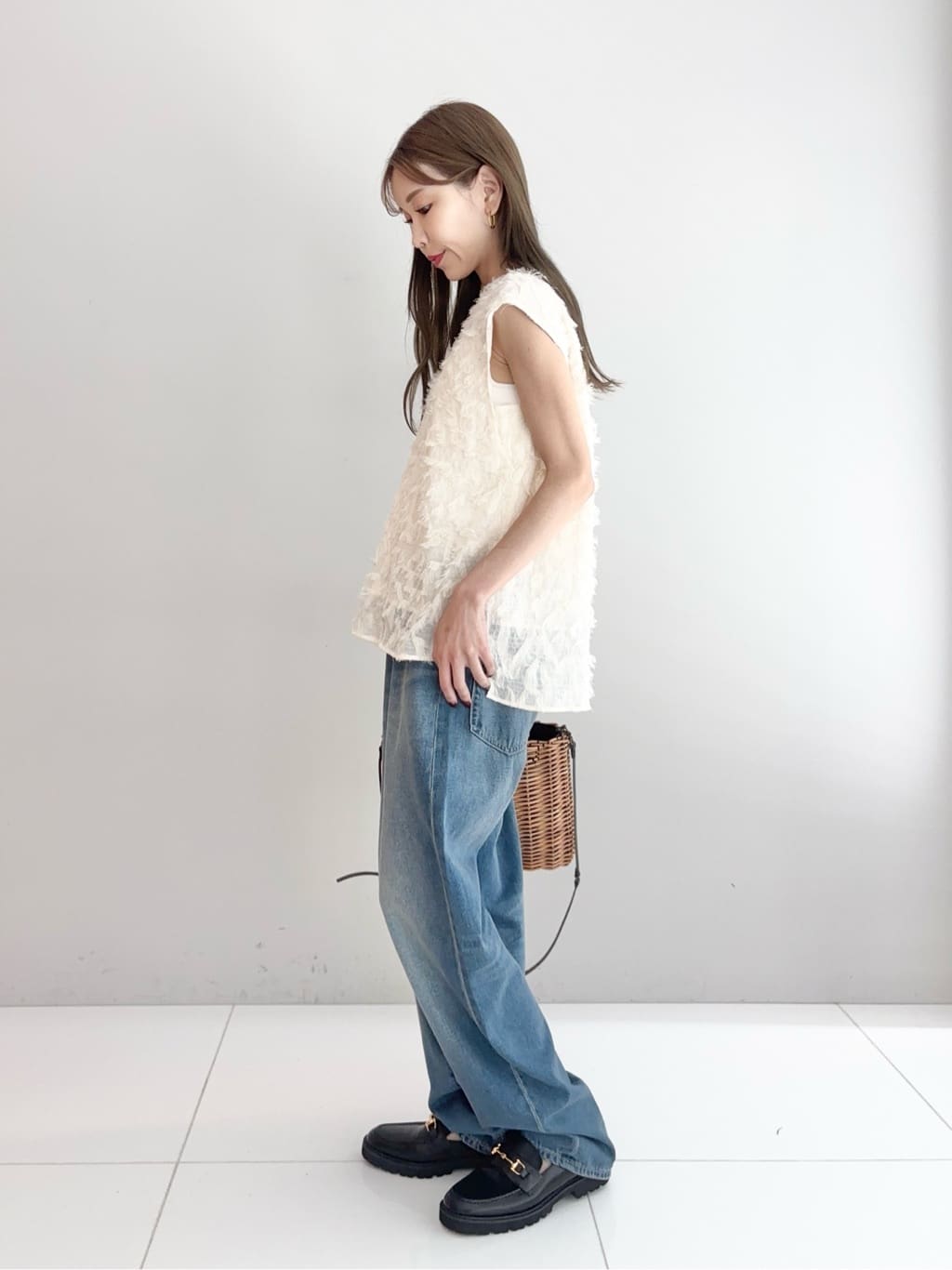 清水夏姫さんの「DRESSTERIOR｜【ウォッシャブル】テーパードコンフォートデニム」を使ったコーディネート