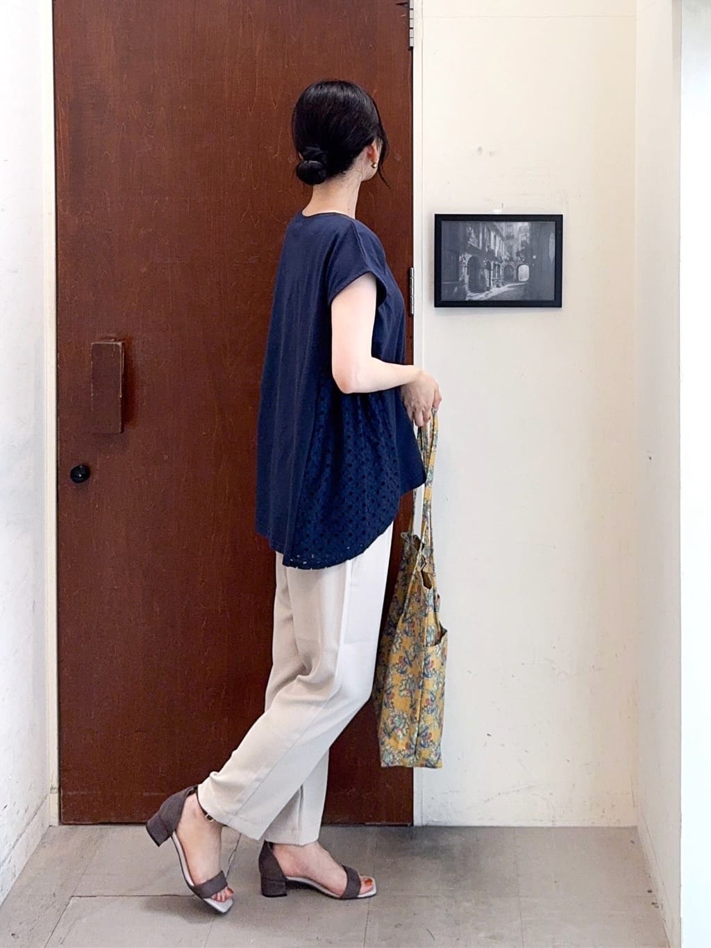 𝐇𝐢𝐫𝐨𝐦𝐢さんの「SHOO･LA･RUE｜【S-LL/体型カバー】インせずサマ見え レースドッキングトップス」を使ったコーディネート