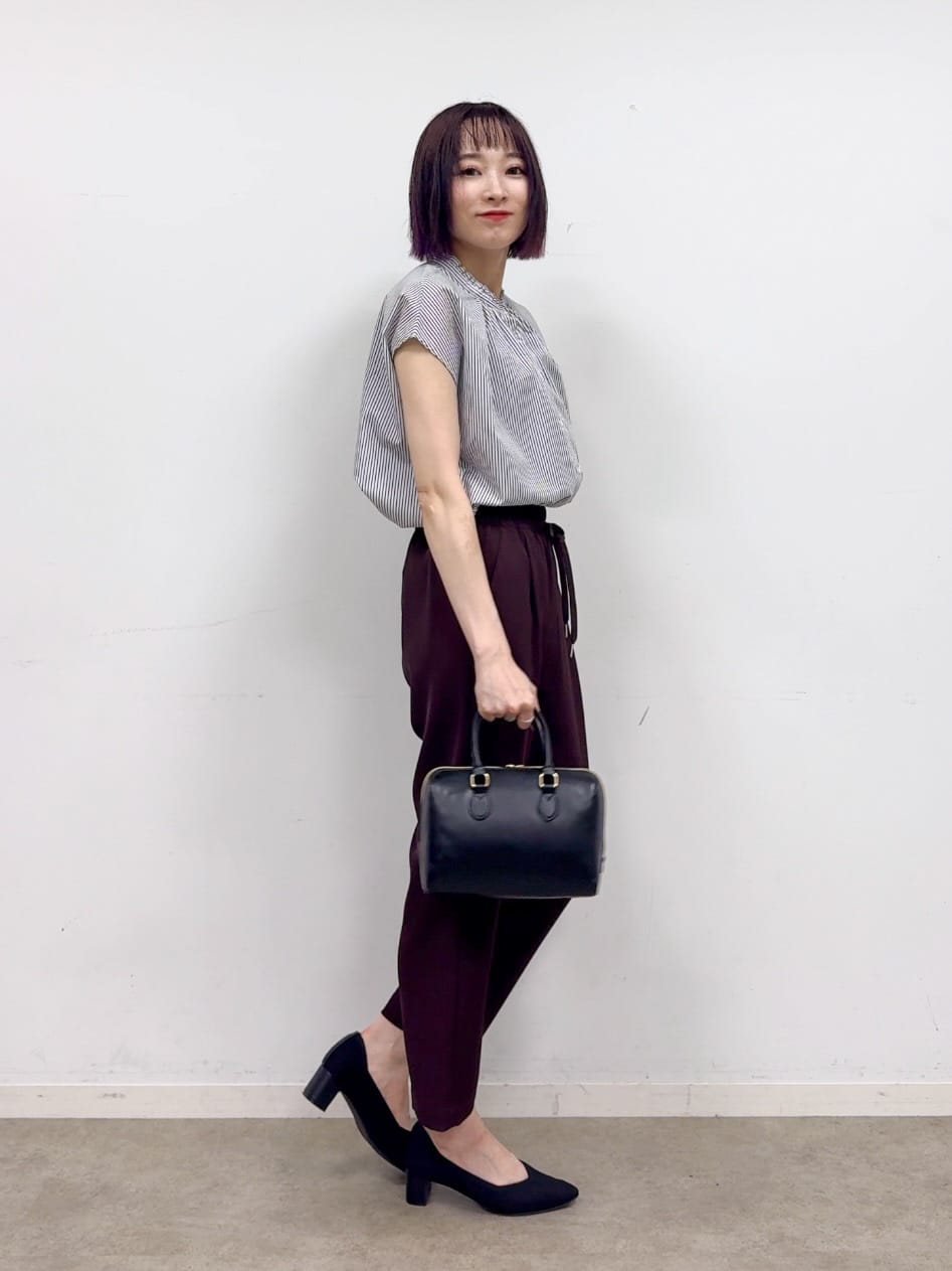 𝐜𝐡𝐢𝐤𝐚さんの「SHOO･LA･RUE｜【洗える/S-LL】プチフリル襟が女性らしい フレンチスリーブシャツ」を使ったコーディネート